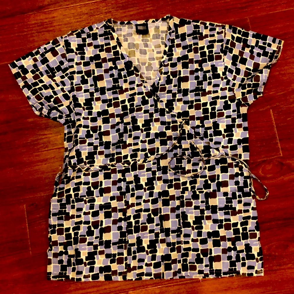 Med gear size small scrub top